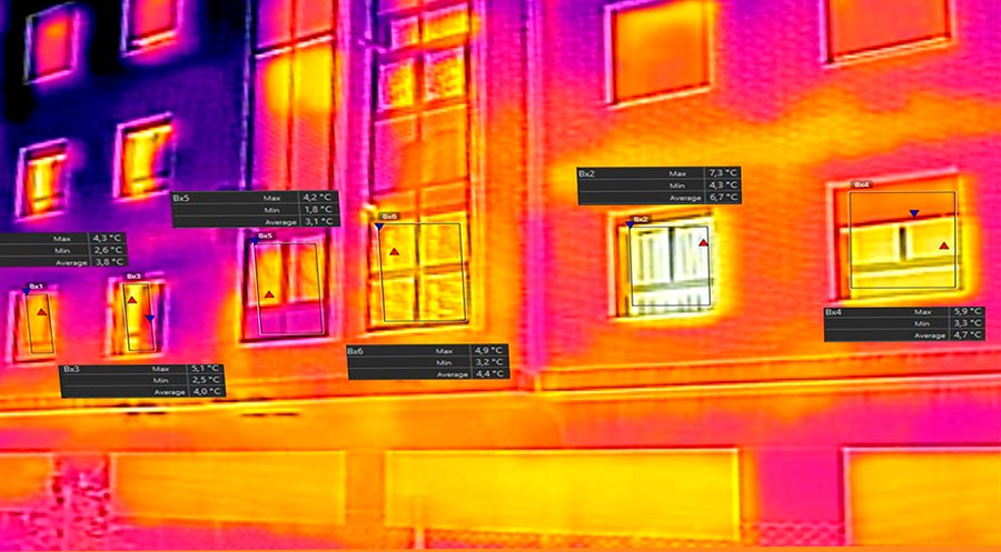 Imagen térmica de fachada con ailamiento térmico insuficiente
